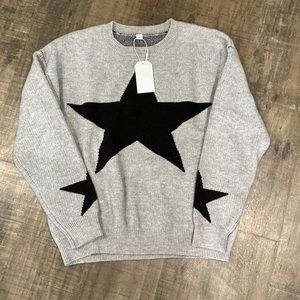 Star Design Sweater Size M NWT